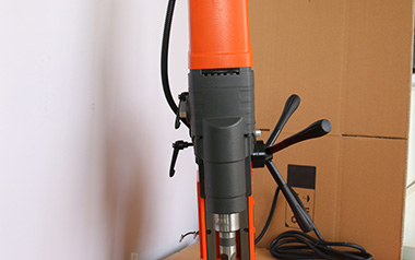 磁力鉆的空心鉆頭出現卡芯的情況應該如何處理？